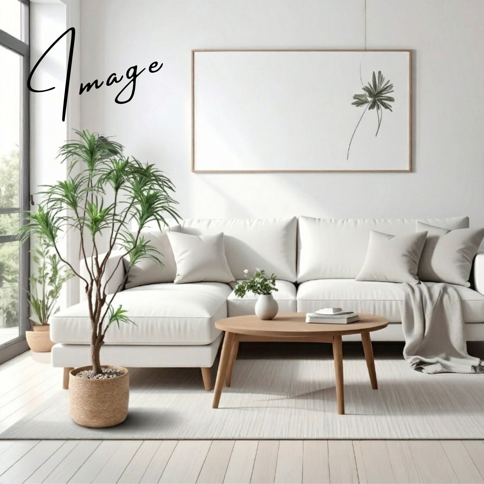 明るいリビングに飾られたフェイクグリーンのイメージ