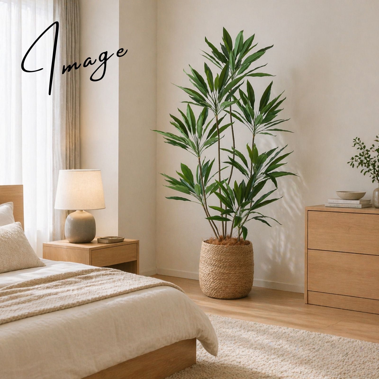 ナチュラルな寝室に置かれたグリーン